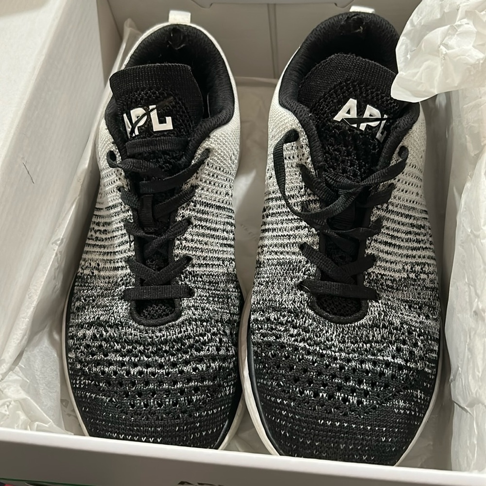 APL Techloom Pro - women size 8 - black gray ombre sneakers from Lululemon - box